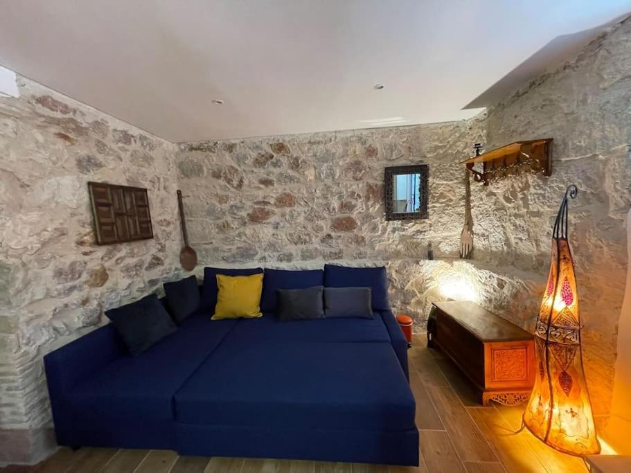 Stone Inn Near Acropolis & Metro 石头记 Felsenhohle Афины Экстерьер фото